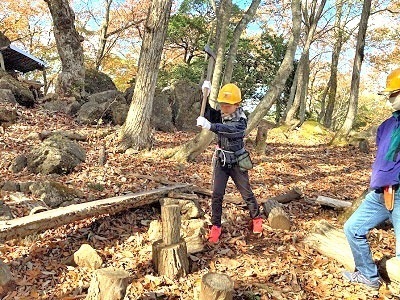 子供達の薪割り体験