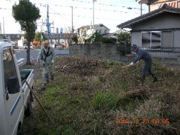 太子東中学校の雑木雑草の除去作業